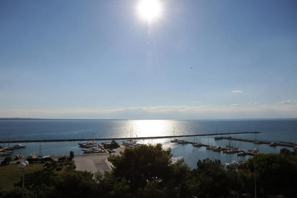 Oceanis Hotel Thessaloniki 2*,